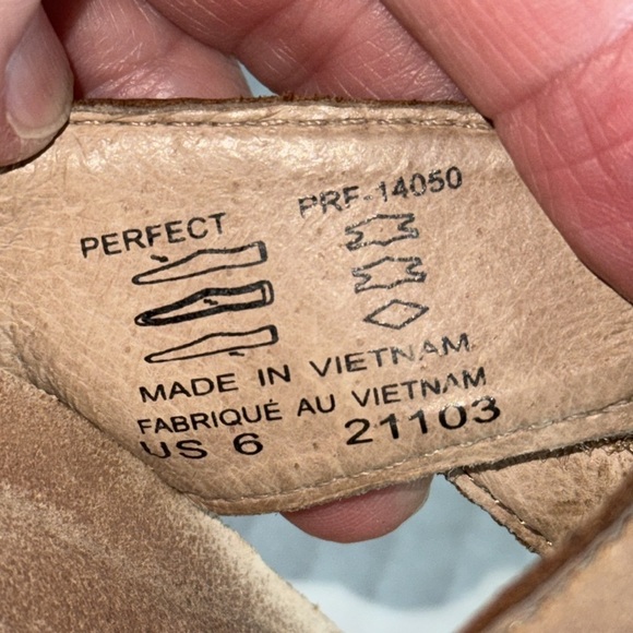 Taos Tan Leather Perfect Flip Flip Sandals - Picture 12 of 12